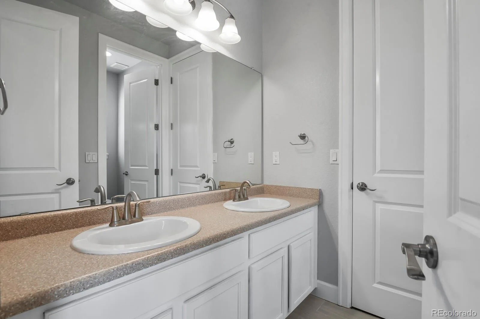 9781 Cantabria Point Lone Tree CO 80124 | MLS #REC6844841 08282026230824 1600 25