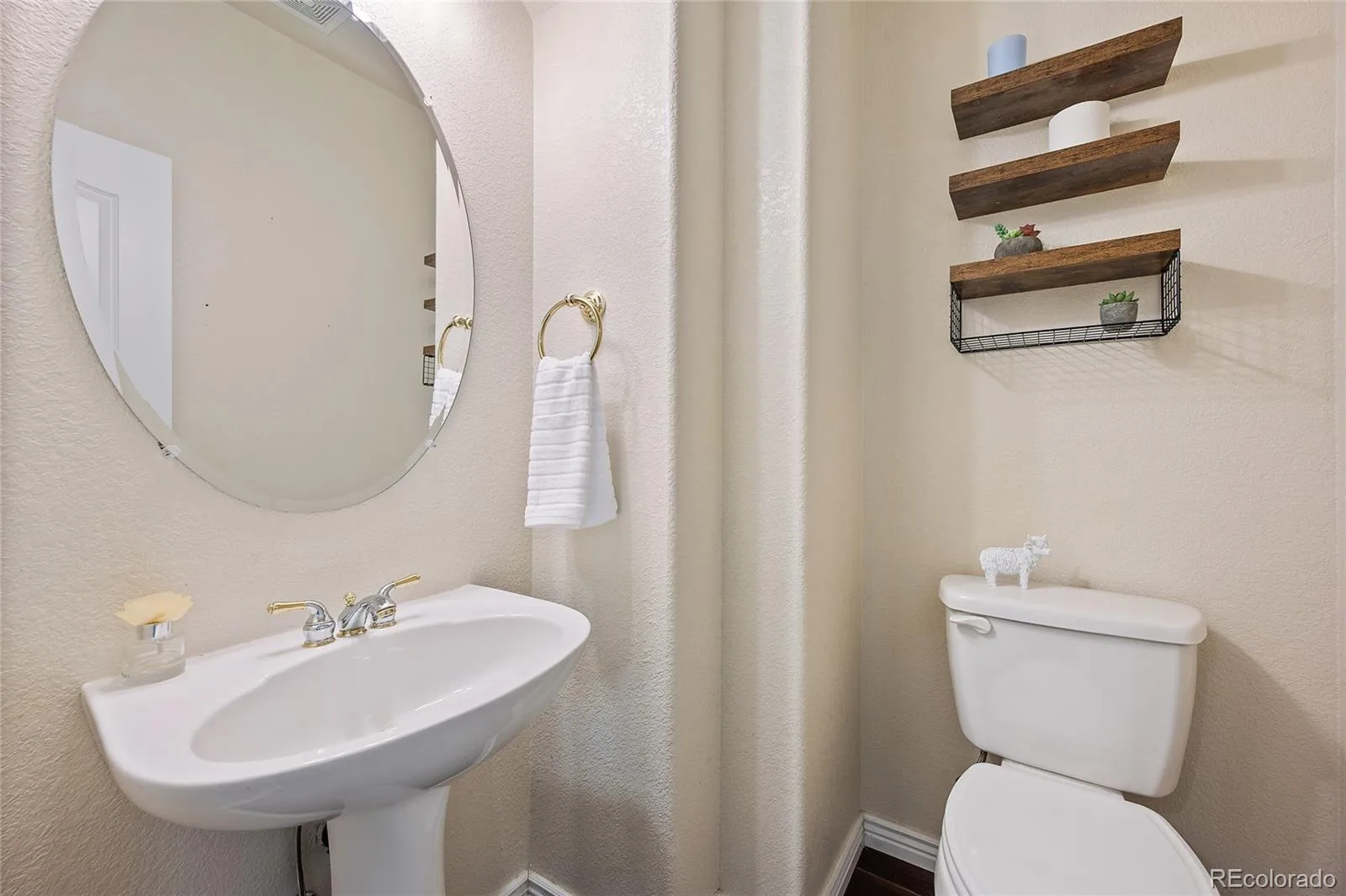 22426 E Roxbury Place Aurora CO 80016 MLS #REC6848318 06102026170224 1600 21