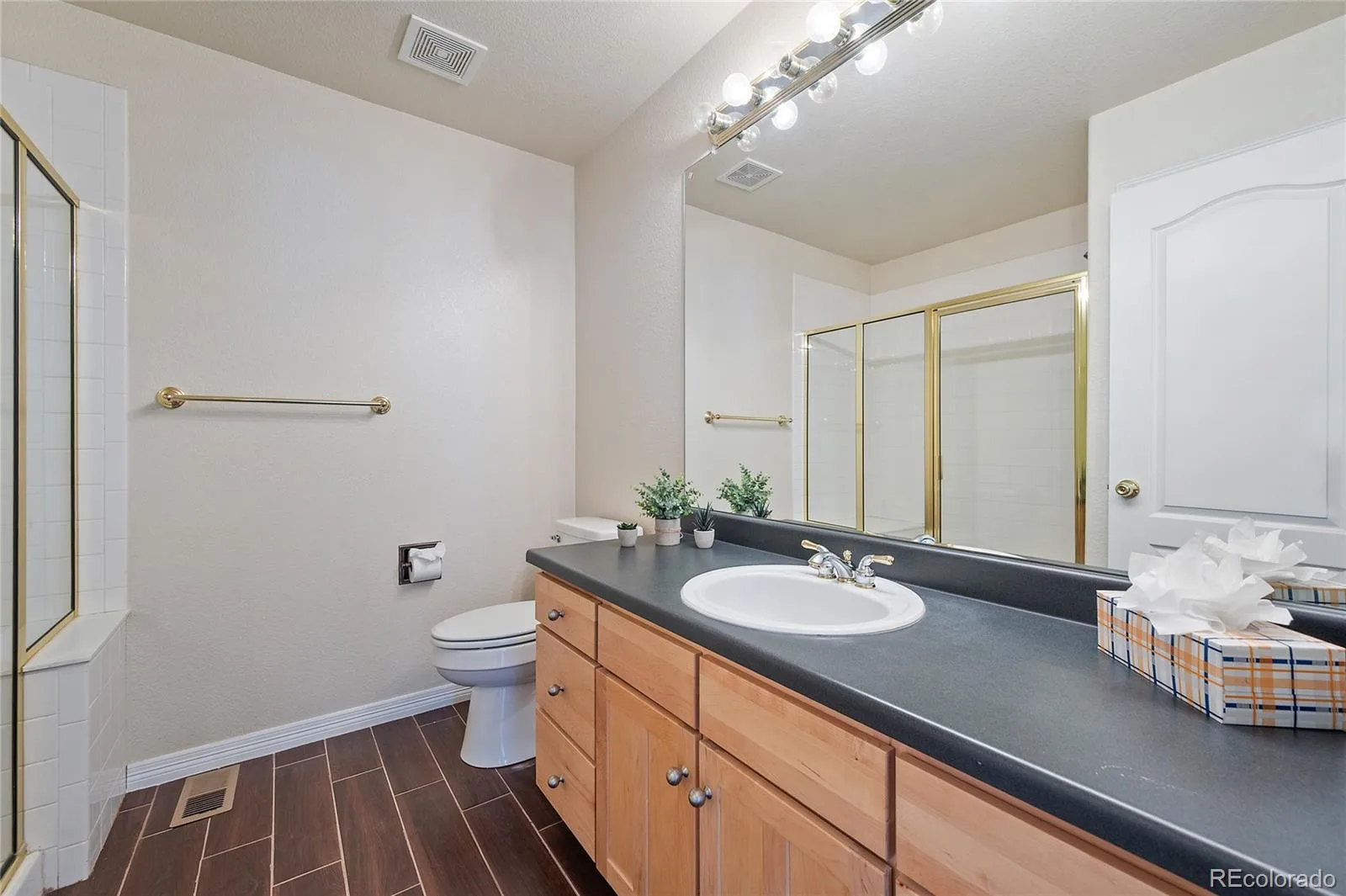 22426 E Roxbury Place Aurora CO 80016 MLS #REC6848318 06102026170224 1600 37
