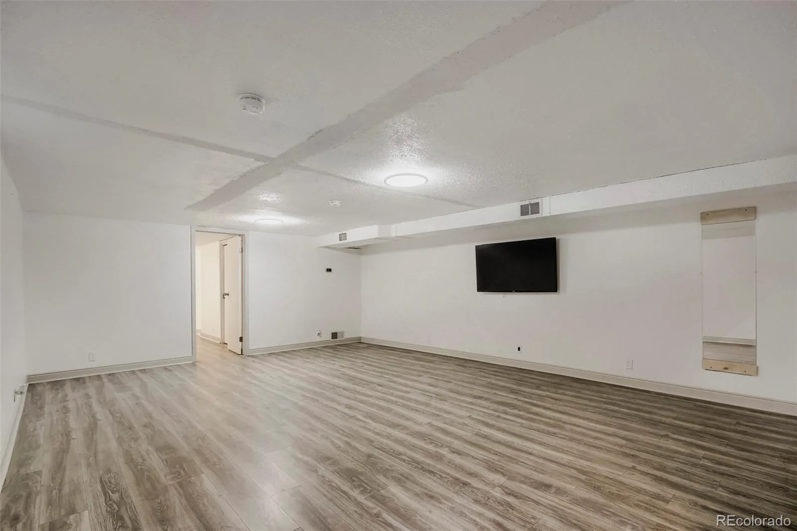 6421 Independence Street Arvada CO 80004 | MLS #REC6855387 08212026152729 1600 12