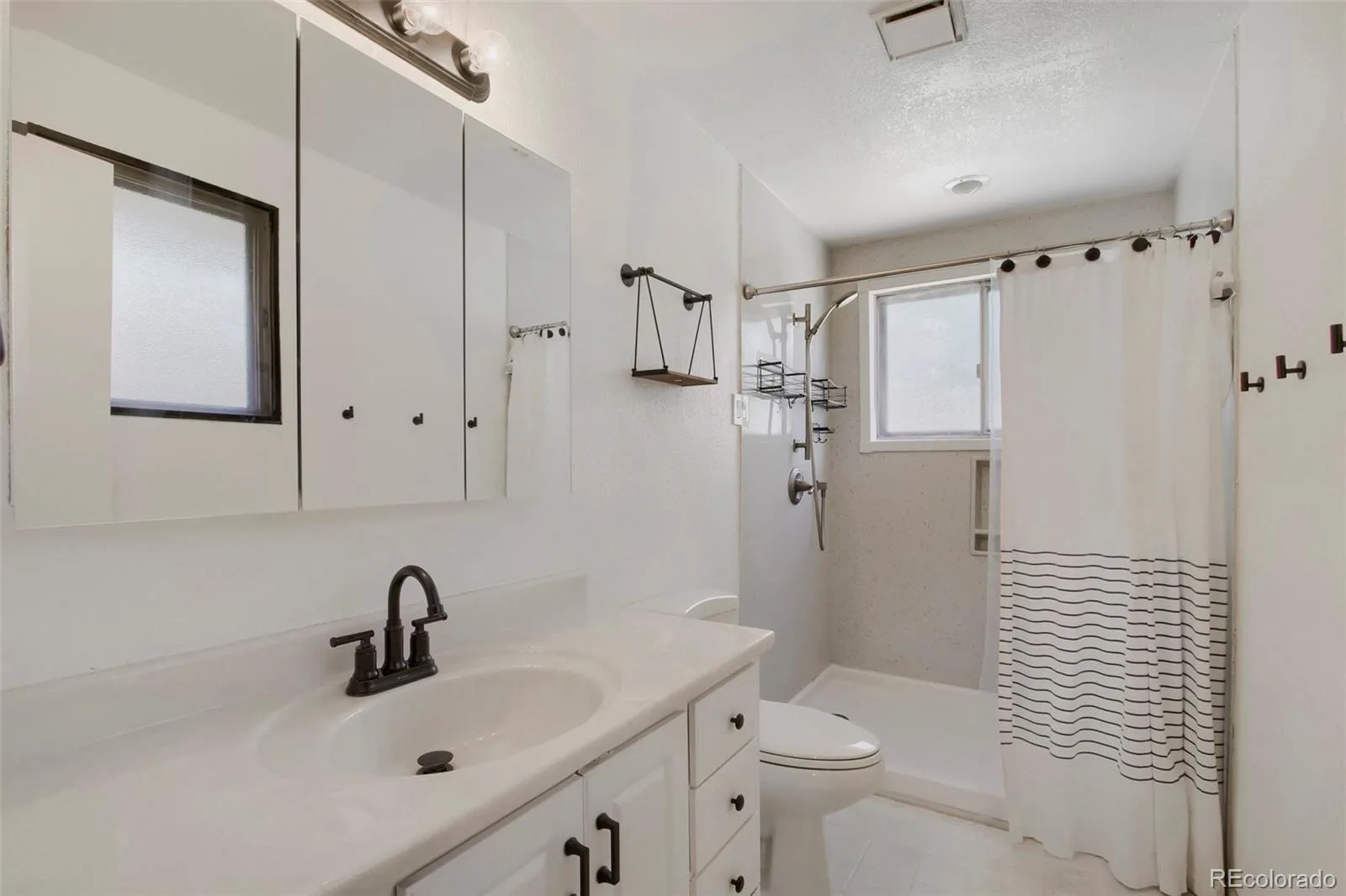 6421 Independence Street Arvada CO 80004 | MLS #REC6855387 08212026152729 1600 15