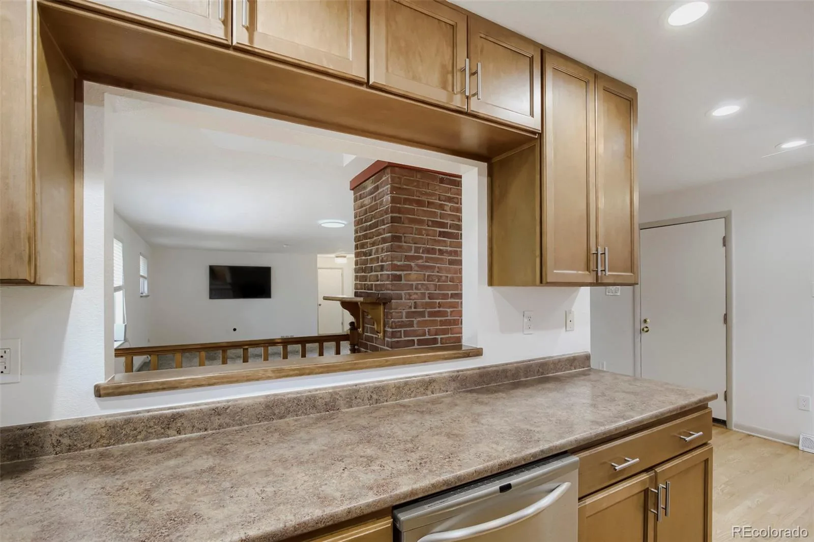 6421 Independence Street Arvada CO 80004 | MLS #REC6855387 08212026152729 1600 9