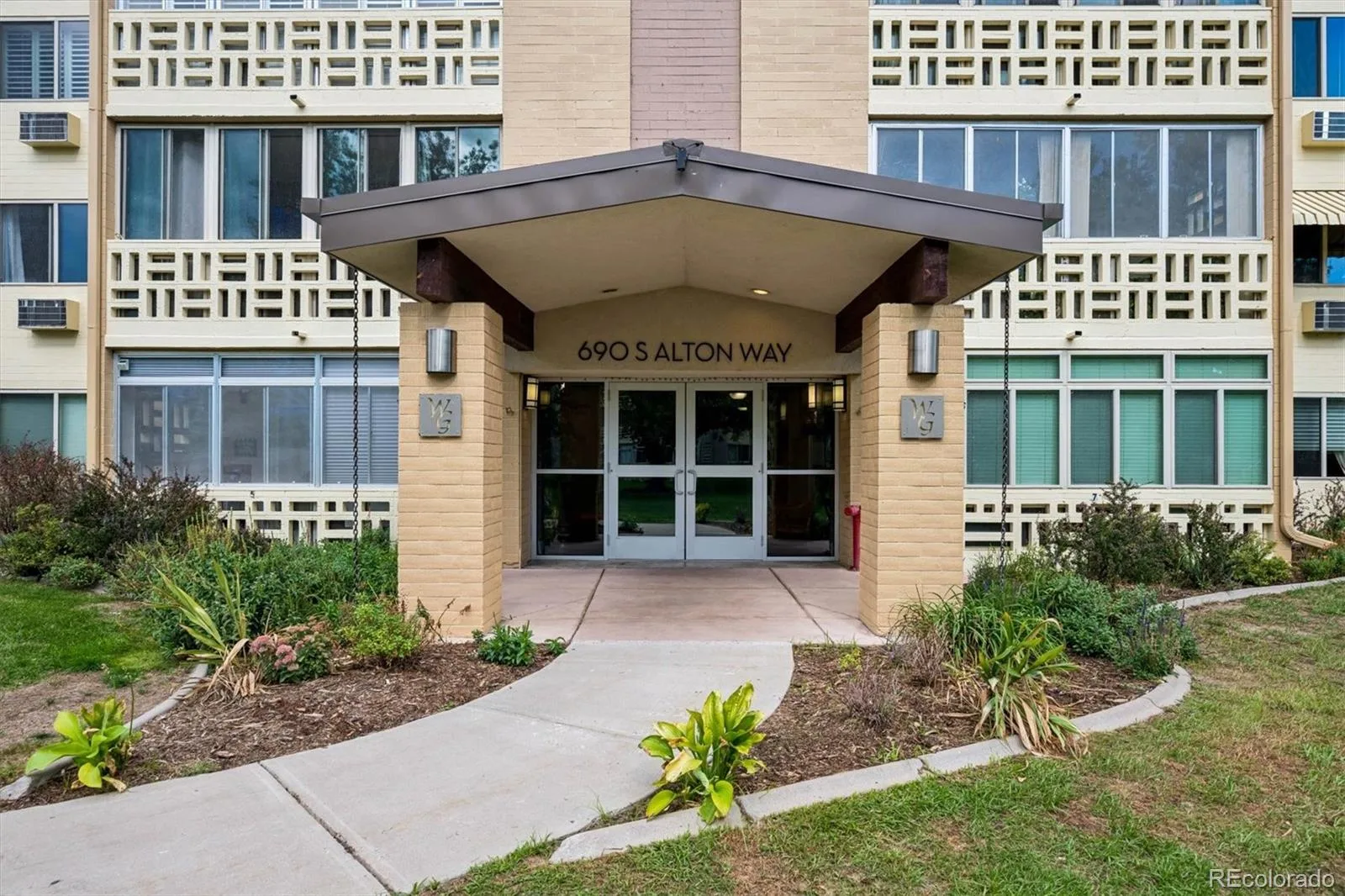 690 S Alton Way #6B Denver CO 80247 | MLS #REC6855805 09242026230658 1600 21