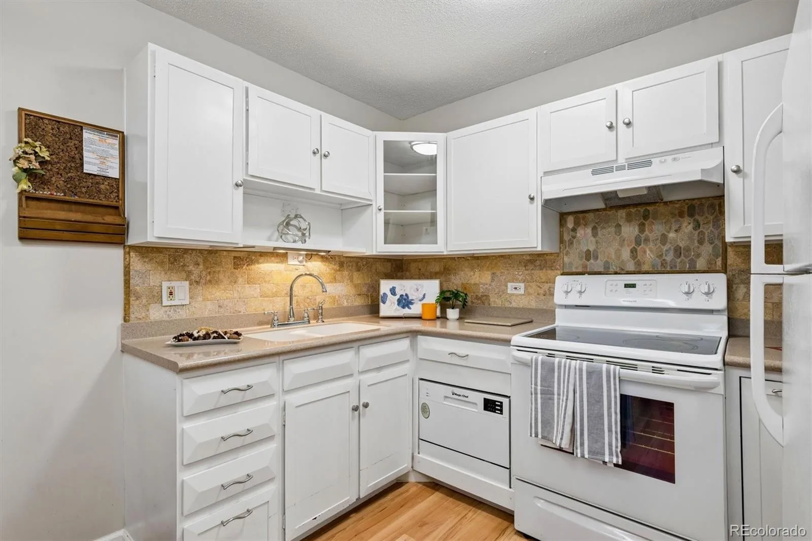 690 S Alton Way #6B Denver CO 80247 | MLS #REC6855805 09242026230658 1600 8