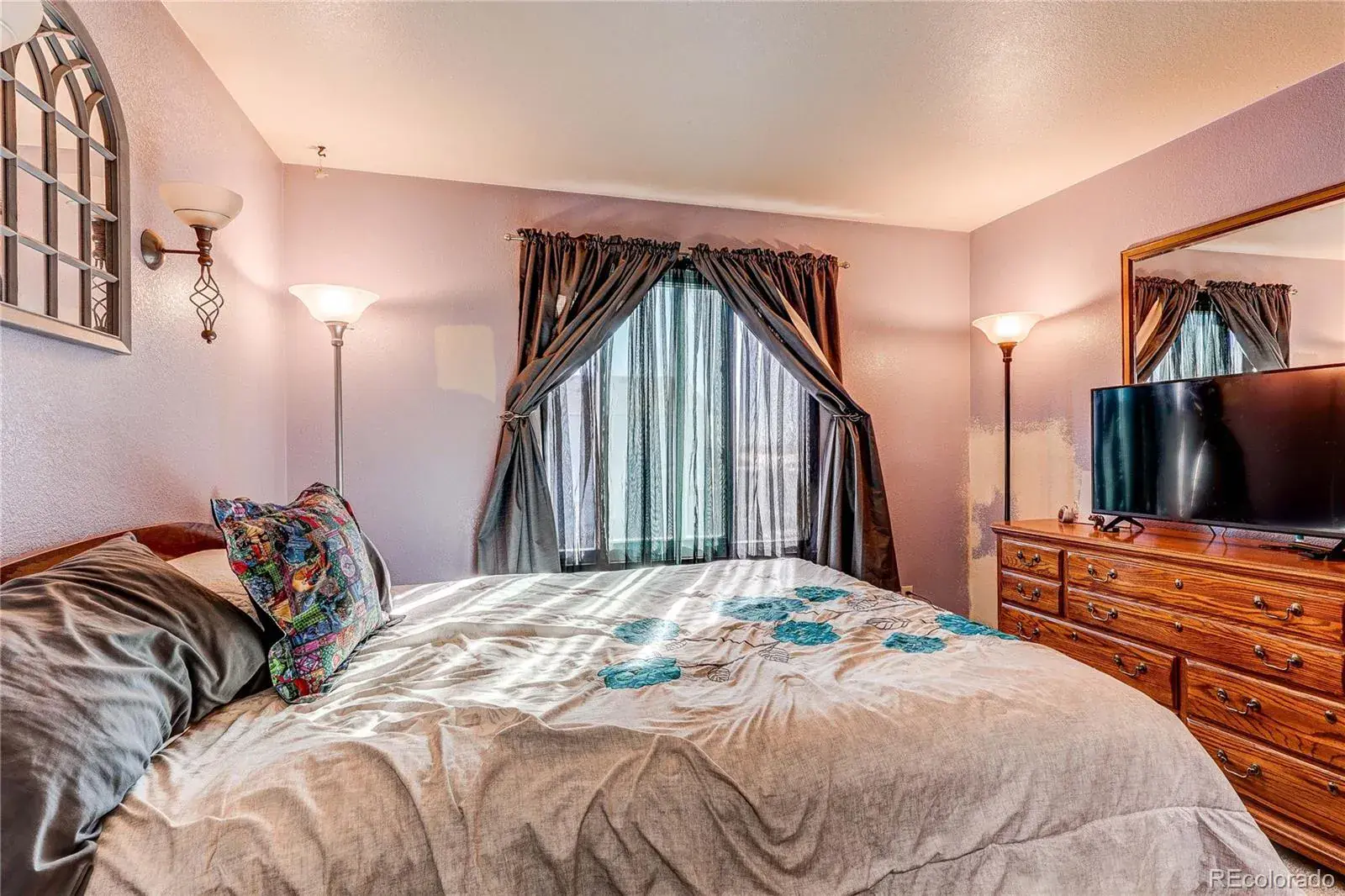 11142025221938 1600 12