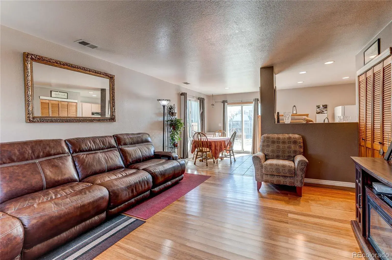 11142025221938 1600 4