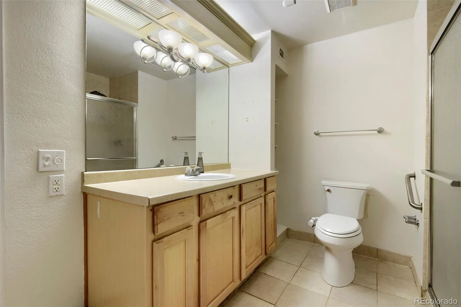 6380 S Boston Street #117 Greenwood Village CO 80111 | MLS #REC6860538 08282026185539 1600 22