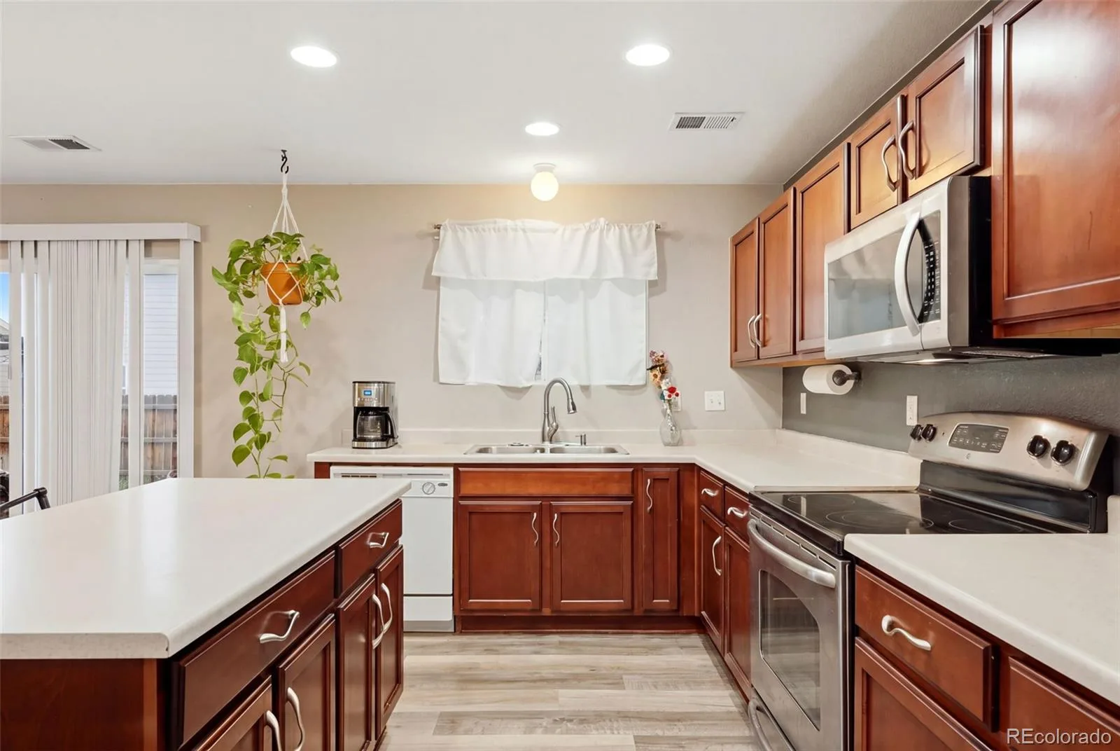 5378 Laredo Court Denver CO 80239 | MLS #REC6866827 10012026165054 1600 7