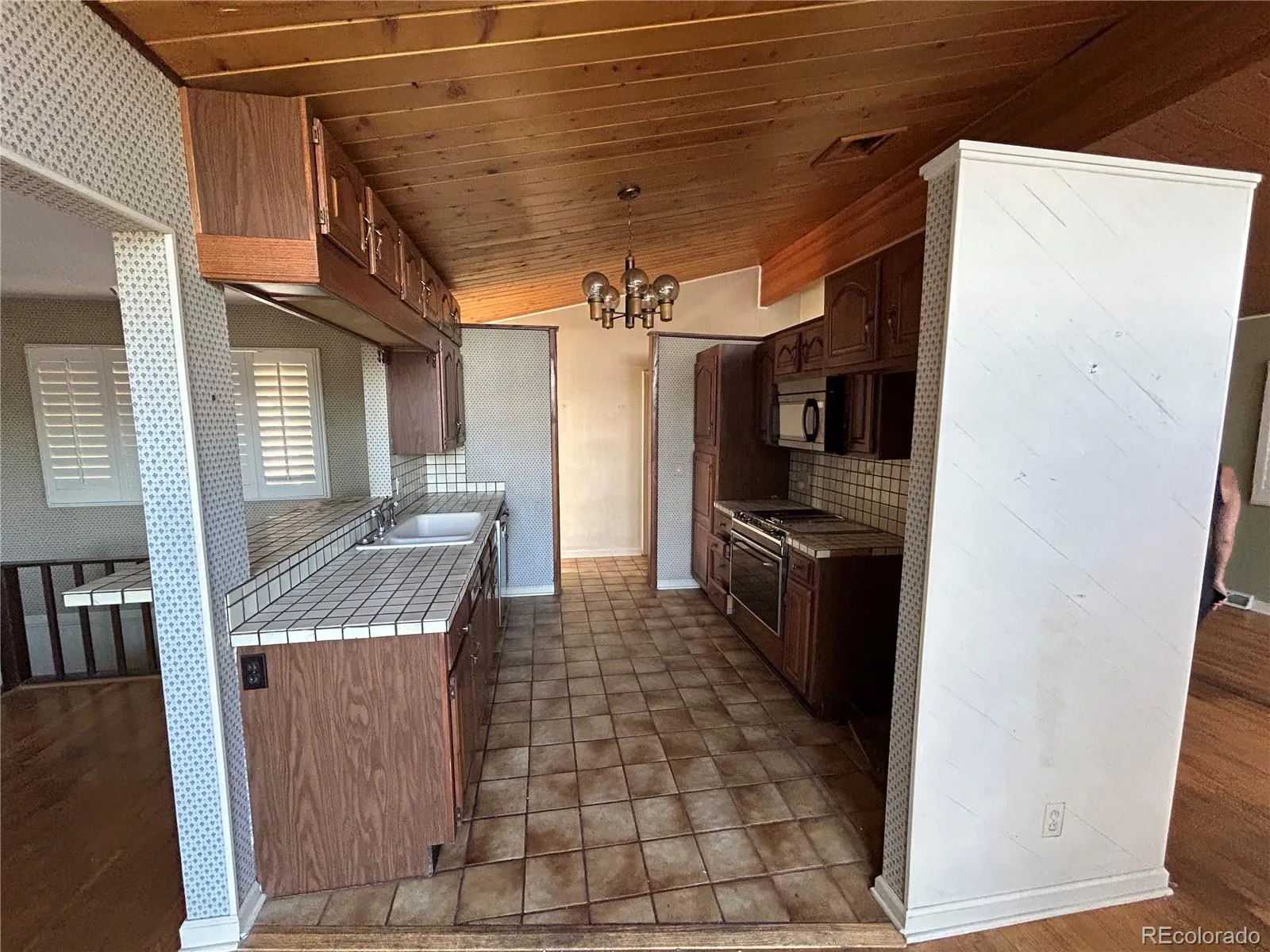 850 W 6th Avenue Broomfield CO 80020 MLS #REC6867821 06302026220709 1600 24