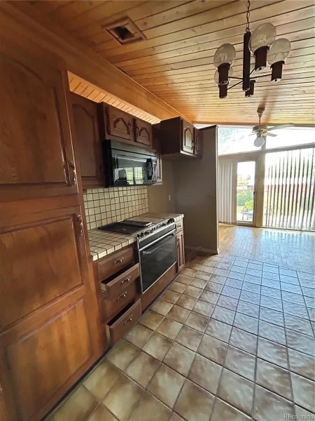 850 W 6th Avenue Broomfield CO 80020 MLS #REC6867821 06302026220709 800 3