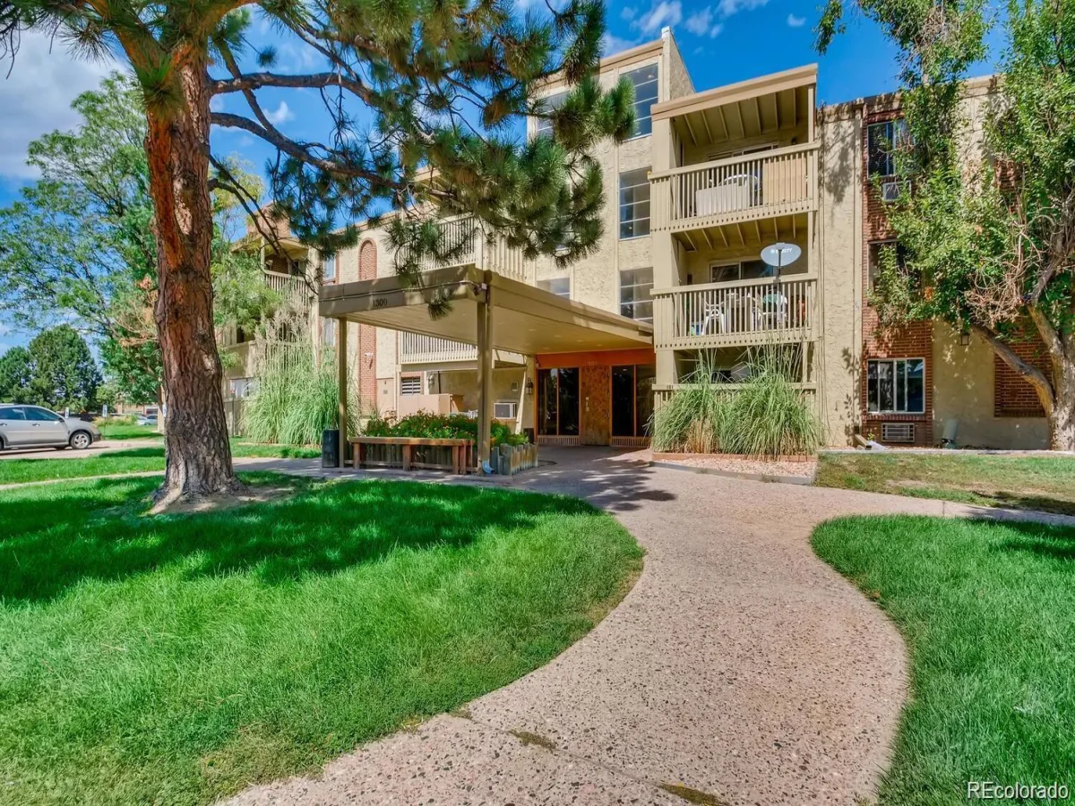 1302 S Parker Road #123 Denver CO 80231 | MLS #REC6875473 07172026205343 1200 3