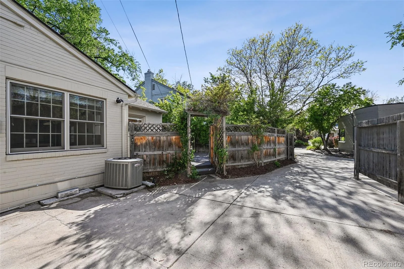 5815 E 6th Avenue Parkway Denver CO 80220 | MLS #REC6877660 07232026170956 1600 37