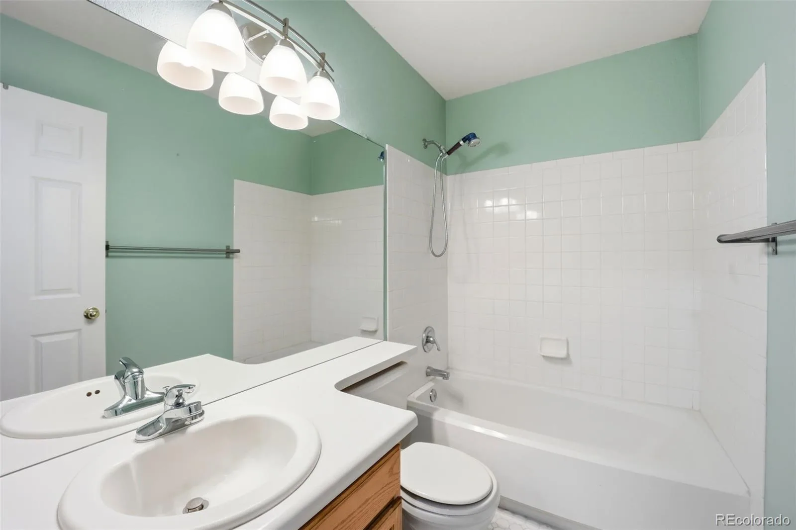9976 E Hawaii Place Aurora CO 80247 MLS #REC6878446 06032026162816 1600 29