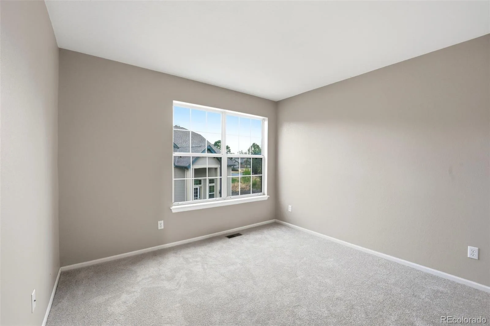 9976 E Hawaii Place Aurora CO 80247 MLS #REC6878446 06032026162816 1600 30