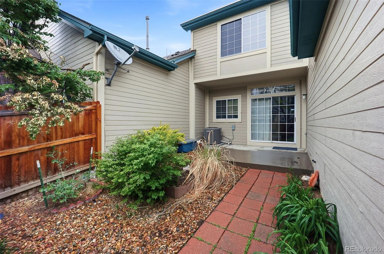 9976 E Hawaii Place Aurora CO 80247 MLS #REC6878446 06032026162816 1600 33