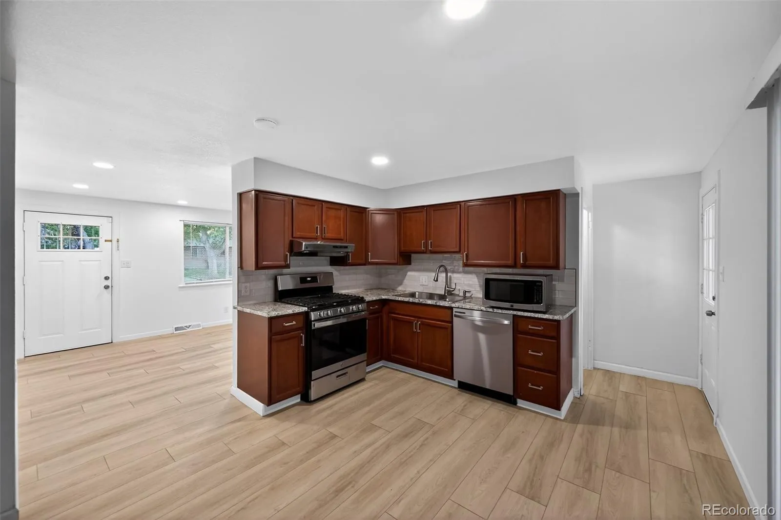 941 S Ironton Street Aurora CO 80012 MLS #REC6884705 05212026184747 1600 3