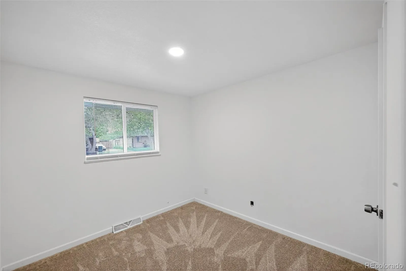 941 S Ironton Street Aurora CO 80012 MLS #REC6884705 05212026184747 1600 5