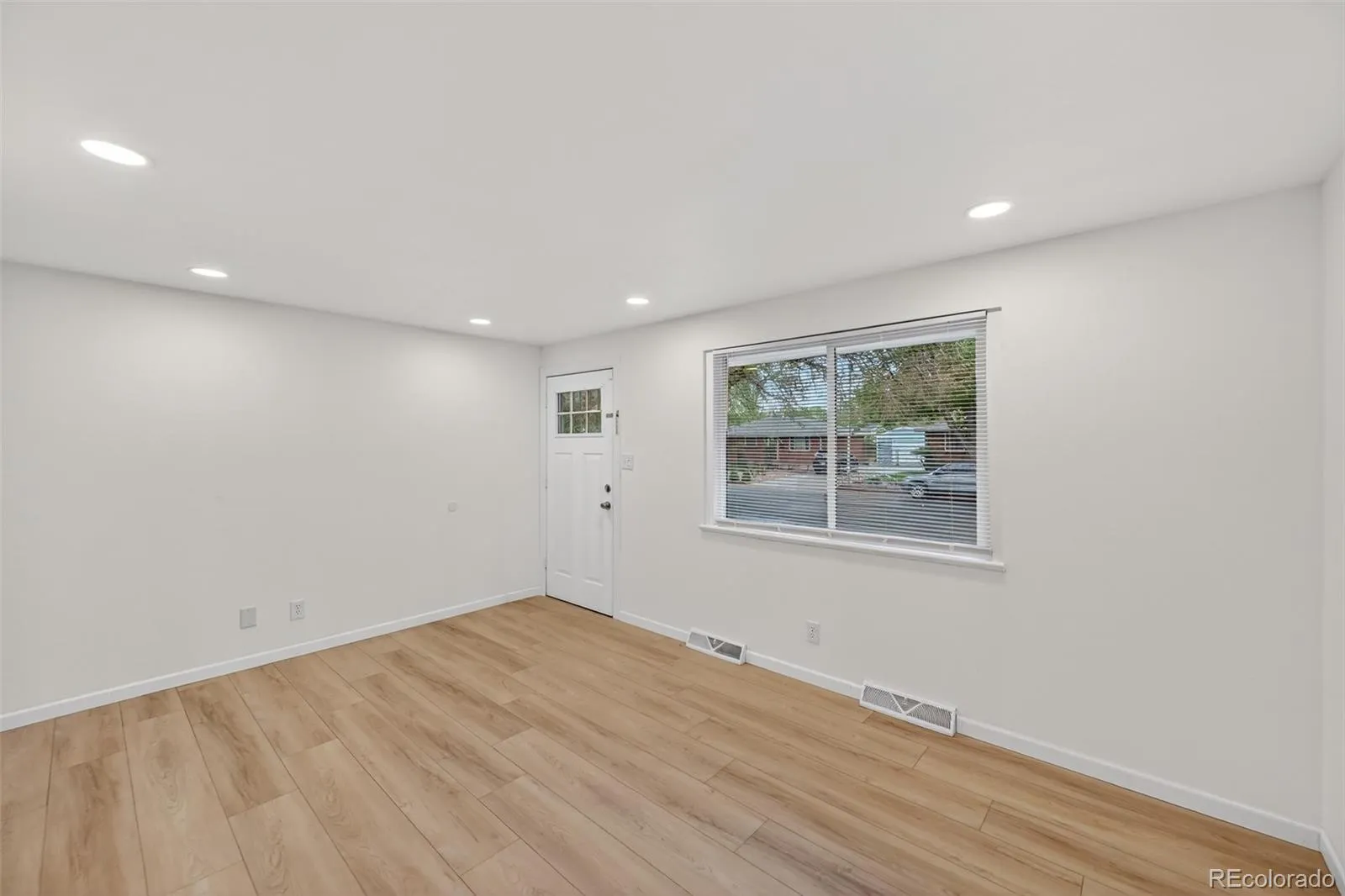 941 S Ironton Street Aurora CO 80012 MLS #REC6884705 05212026184747 1600 7