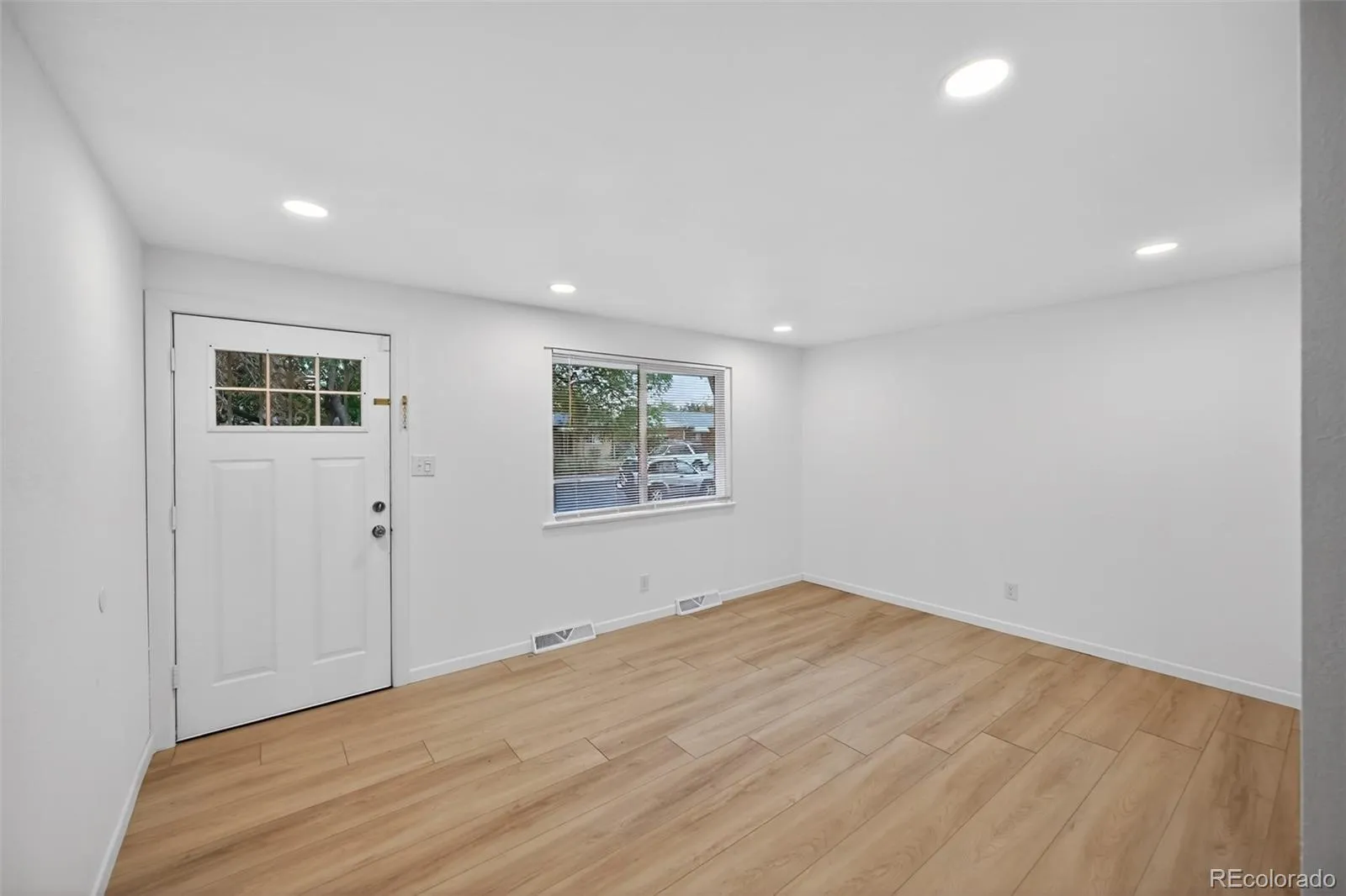 941 S Ironton Street Aurora CO 80012 MLS #REC6884705 05212026184747 1600 8