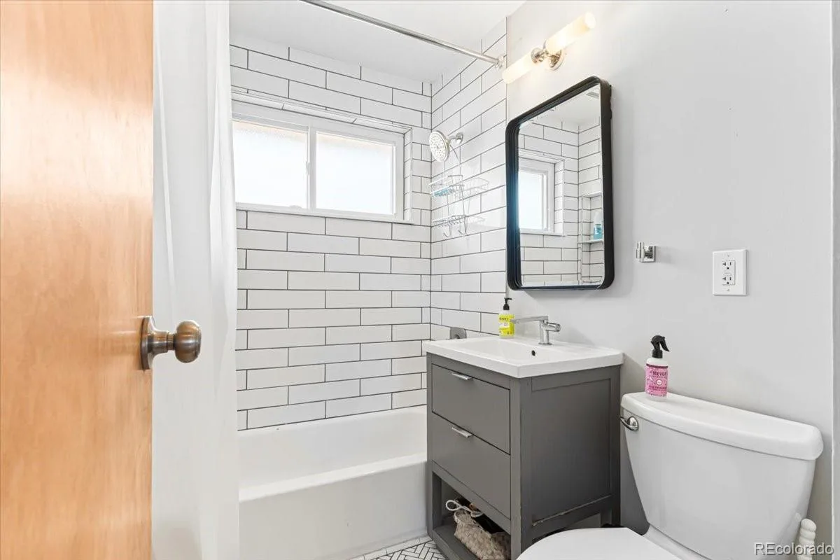 2670 S Lowell Boulevard Denver CO 80219 MLS #REC6884806 06102026170344 1200 22