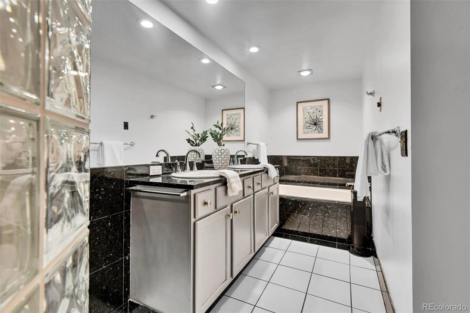 1900 E Girard Place #203 Englewood CO 80113 | MLS #REC6887104 08062026201236 1600 33