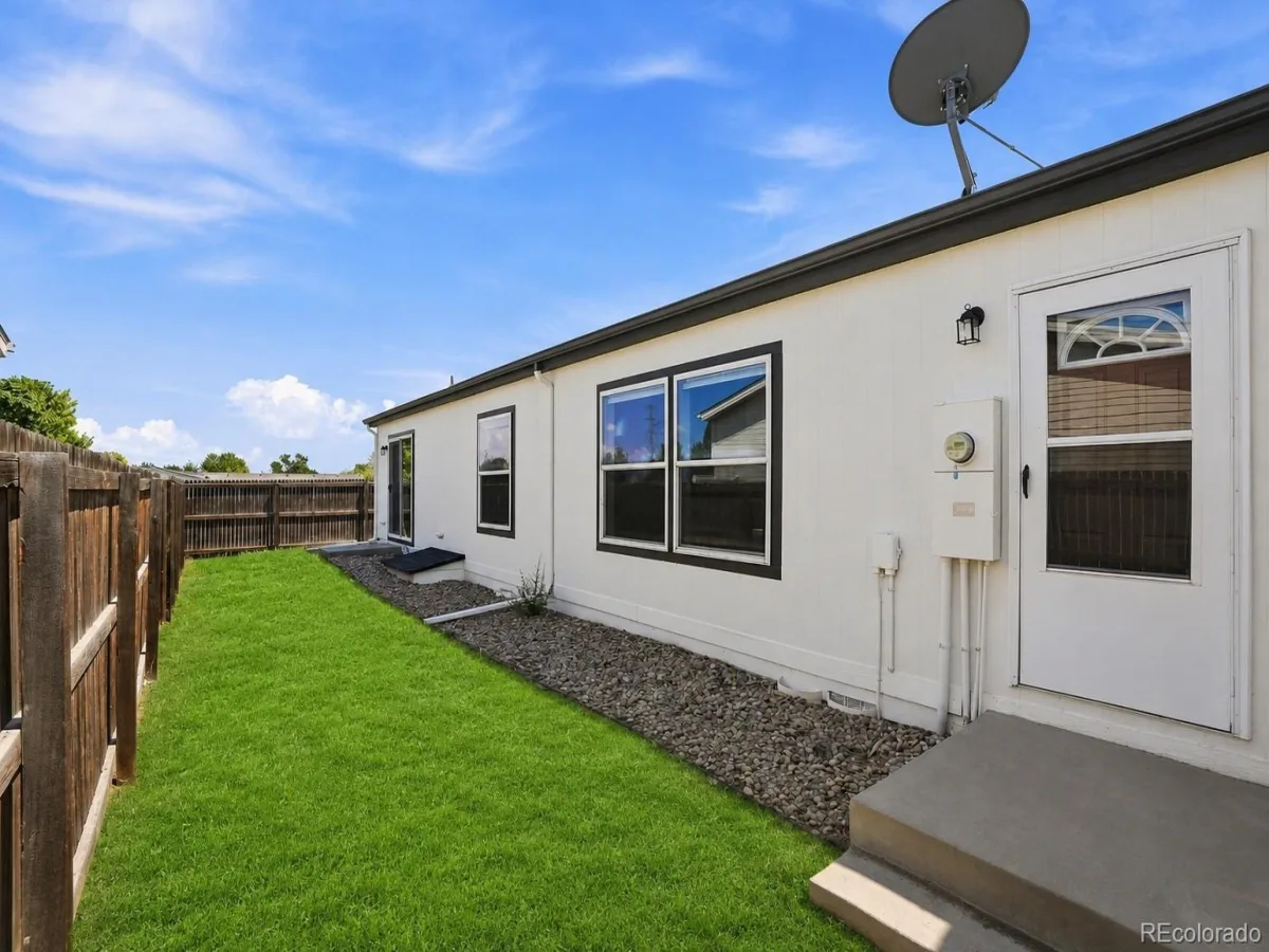 302 Apache Place Lochbuie CO 80603 | MLS #REC6889509 08192026060421 1200 48