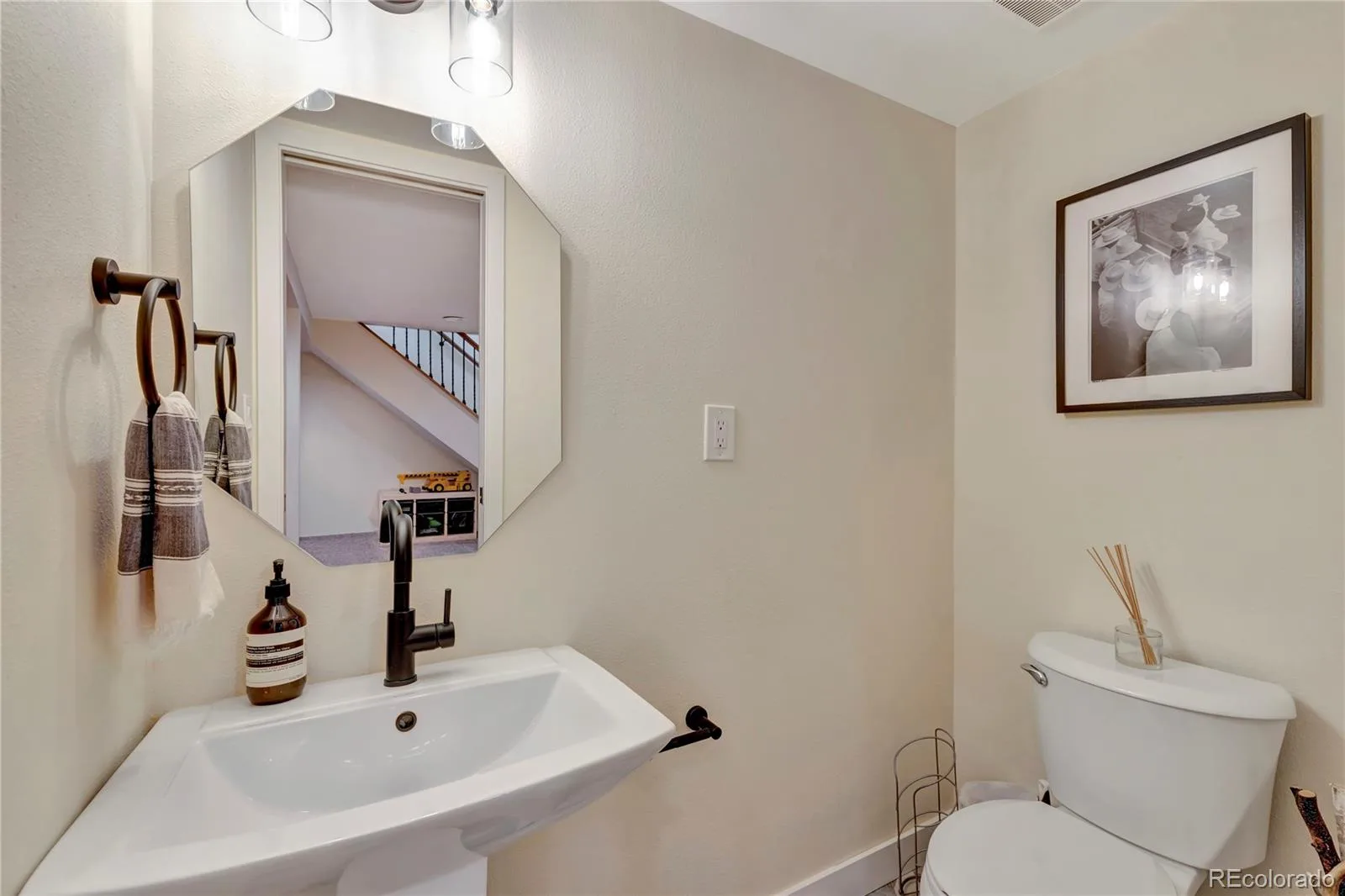 3945 S Inca Street Englewood CO 80110 | MLS #REC6891104 08122026190308 1600 13