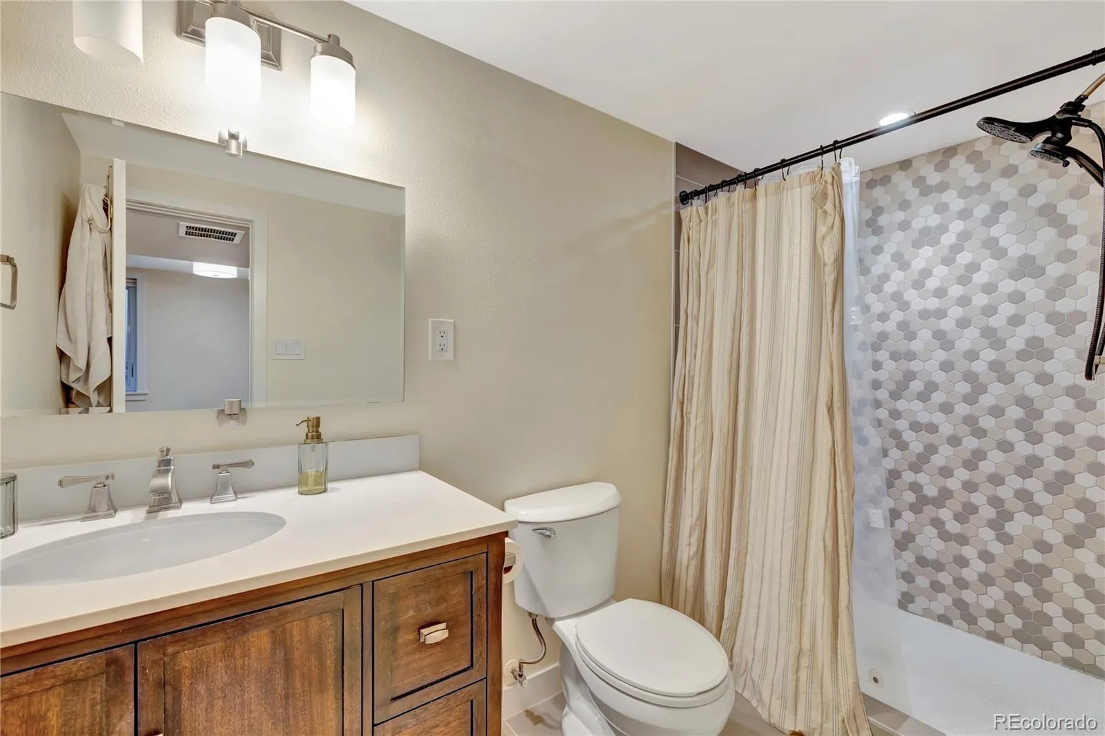 3945 S Inca Street Englewood CO 80110 | MLS #REC6891104 08122026190308 1600 17