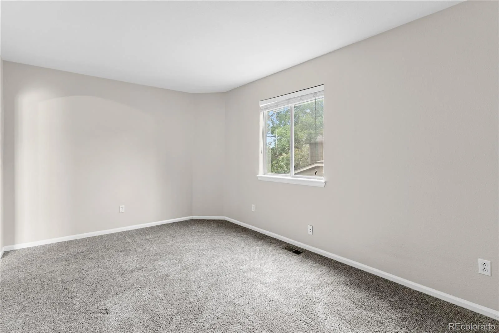 9674 Newcastle Drive Littleton CO 80130 | MLS #REC6891759 08132026193014 1600 20