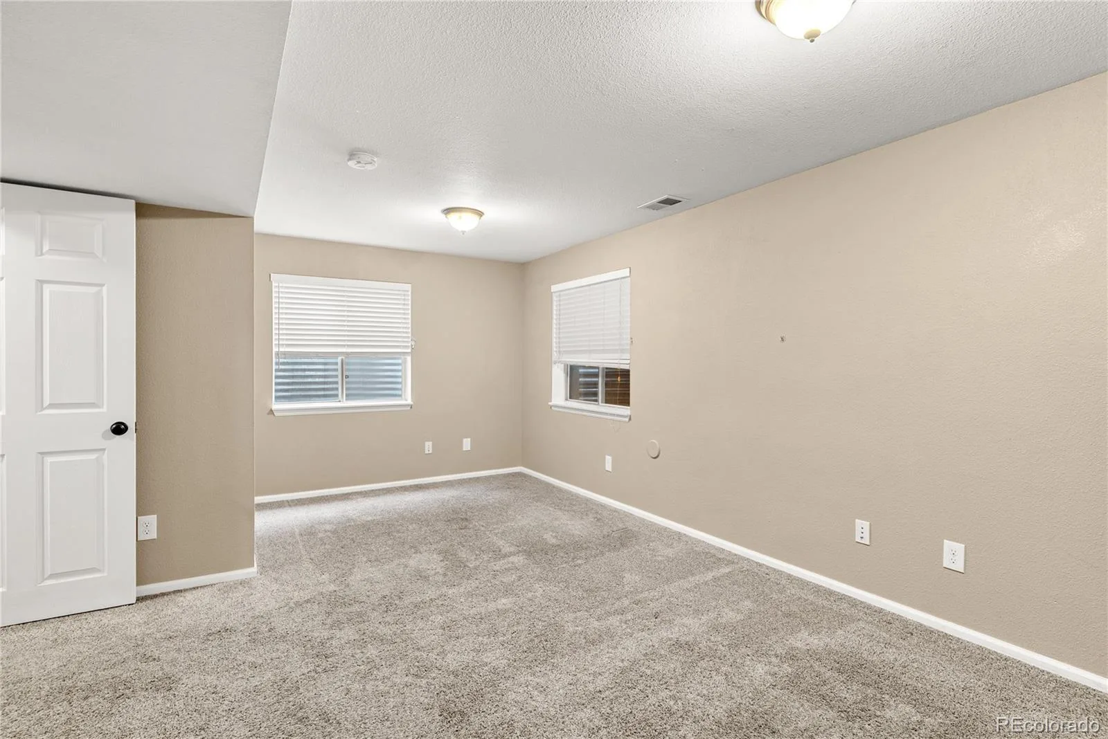 9674 Newcastle Drive Littleton CO 80130 | MLS #REC6891759 08132026193014 1600 21