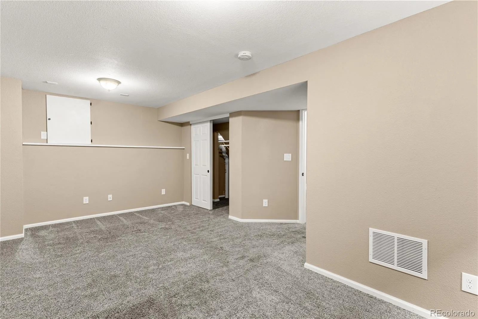 9674 Newcastle Drive Littleton CO 80130 | MLS #REC6891759 08132026193014 1600 22