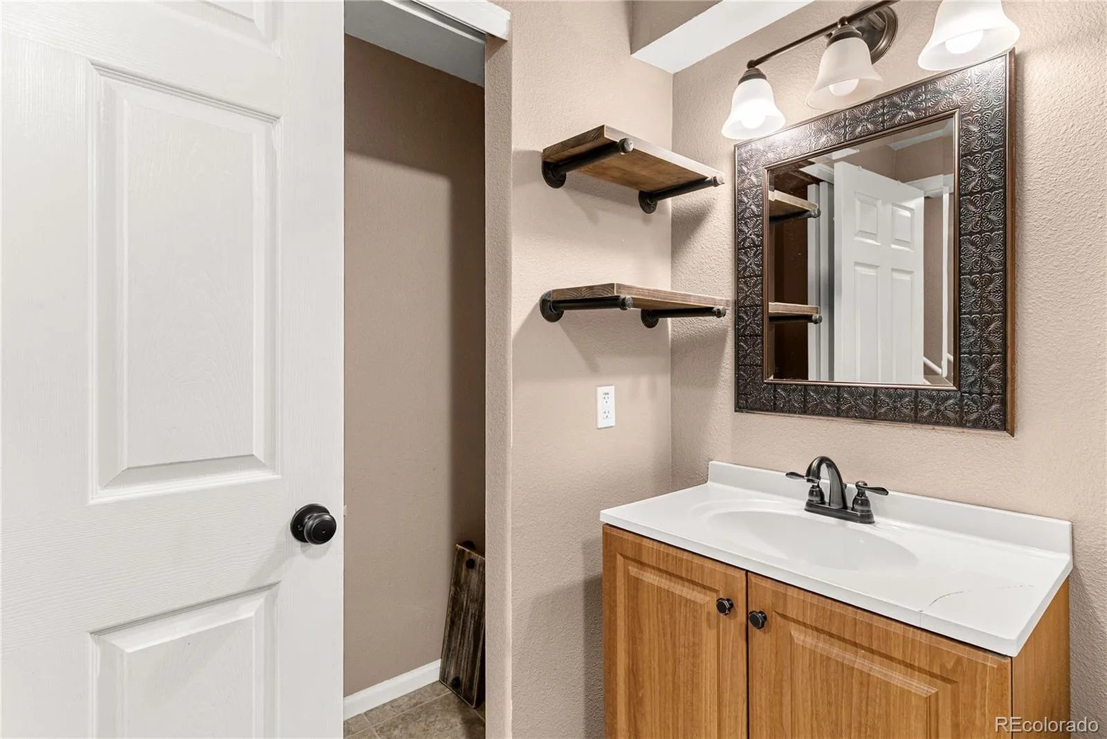9674 Newcastle Drive Littleton CO 80130 | MLS #REC6891759 08132026193014 1600 24