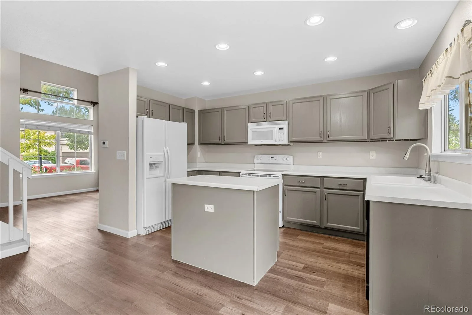 9674 Newcastle Drive Littleton CO 80130 | MLS #REC6891759 08132026193014 1600 3