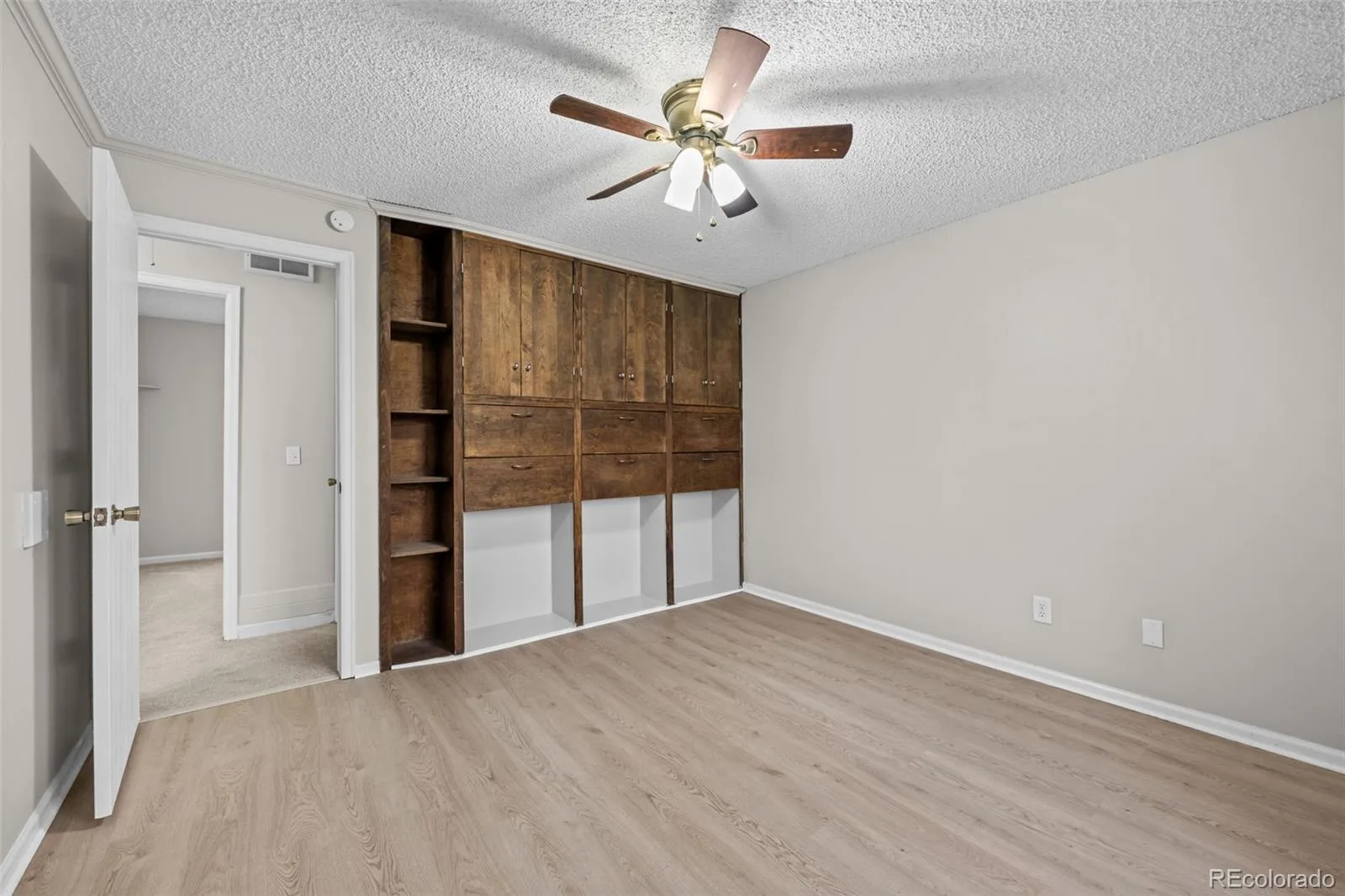 3946 S Flanders Way Aurora CO 80013 | MLS #REC6894811 08142026194440 1600 12