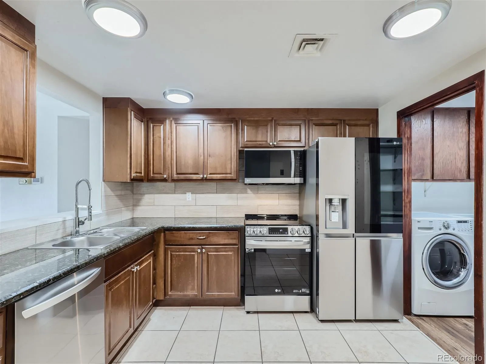 04082026204120 1600 11