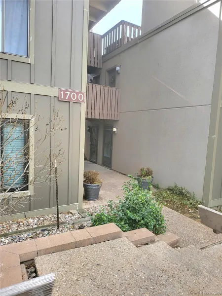 2525 S Dayton Way #1705 Denver CO 80231 | MLS #REC6902330 04242026185203 800 2