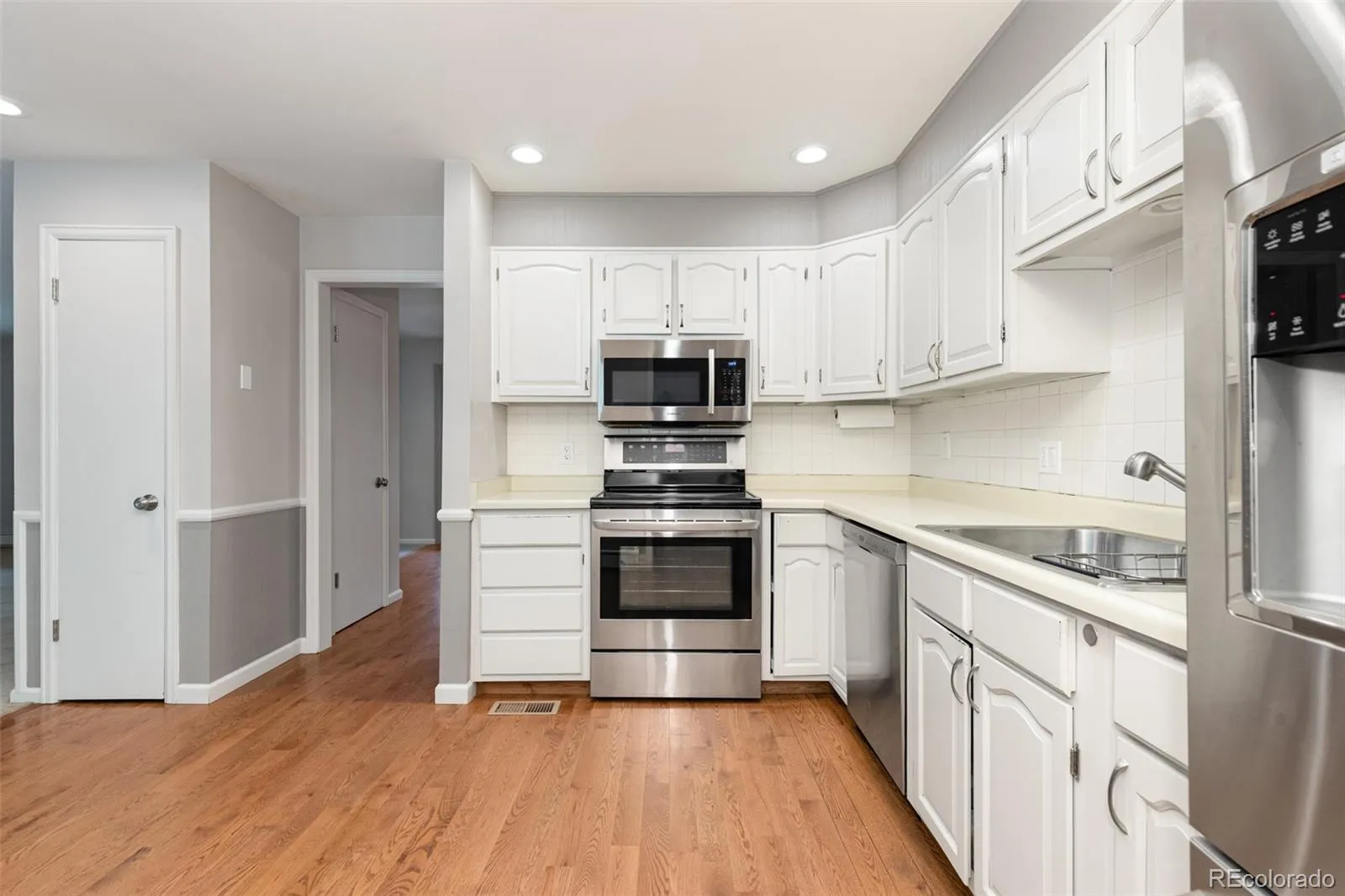2622 S Brentwood Court Lakewood CO 80227 MLS #REC6908752 05092026150742 1600 17