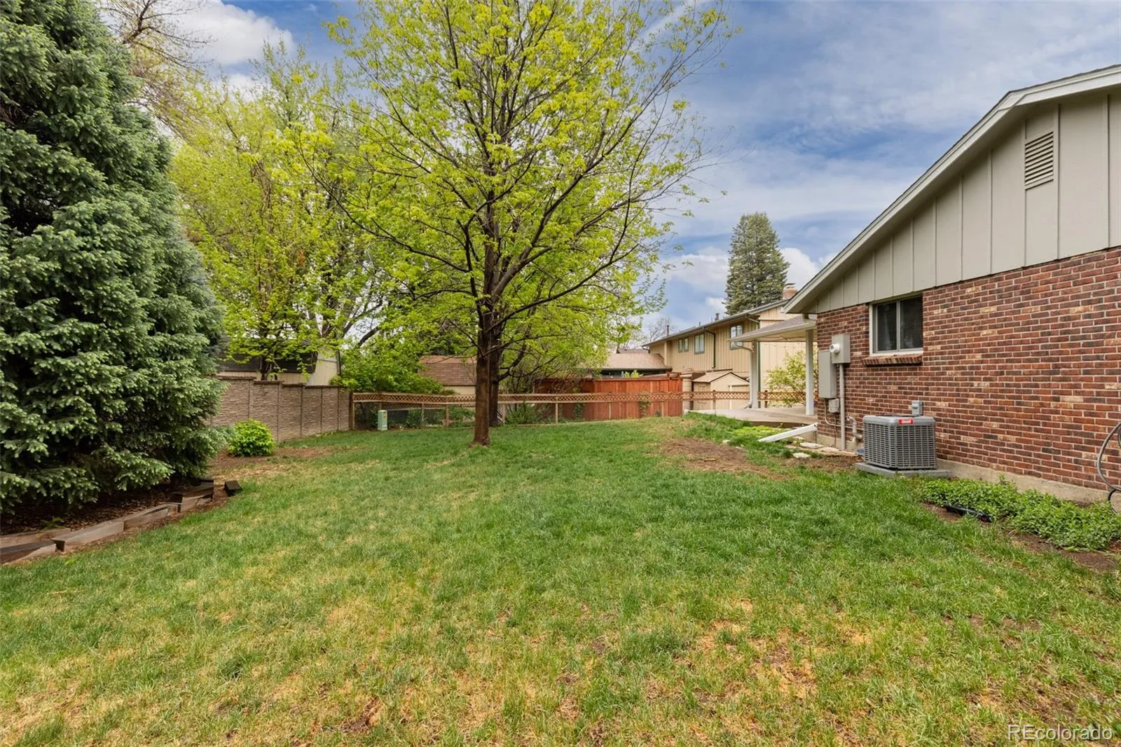 2622 S Brentwood Court Lakewood CO 80227 MLS #REC6908752 05092026150742 1600 39