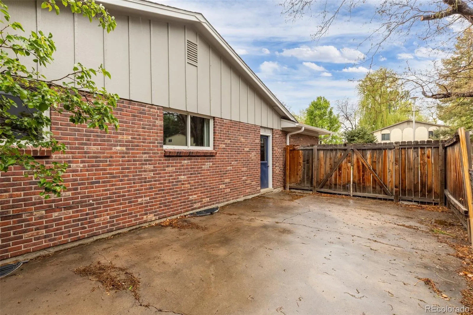 2622 S Brentwood Court Lakewood CO 80227 MLS #REC6908752 05092026150742 1600 40