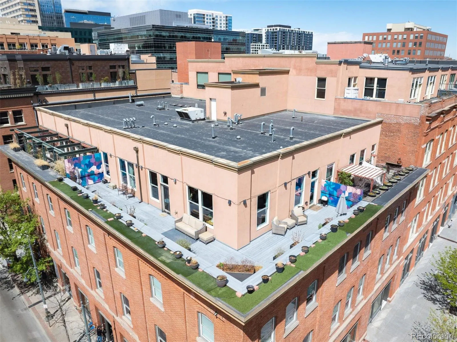 04082026192409 1600 32