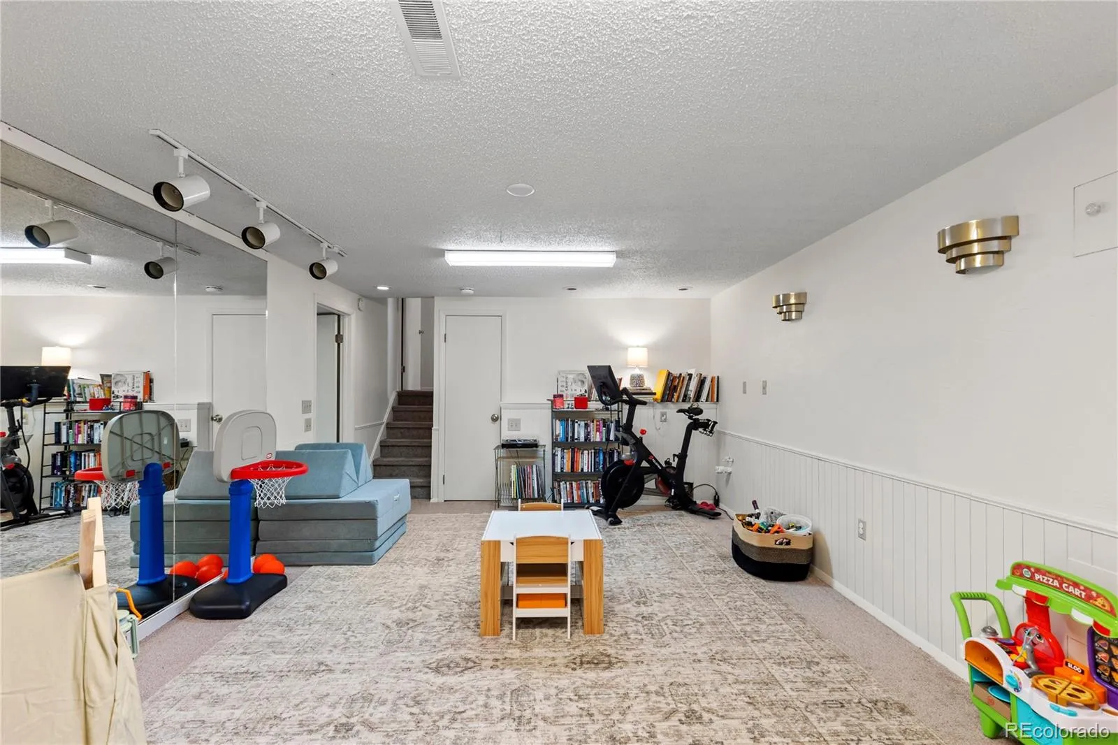 1257 S Dover Way Lakewood CO 80232 MLS #REC6911002 05152026150255 1600 39