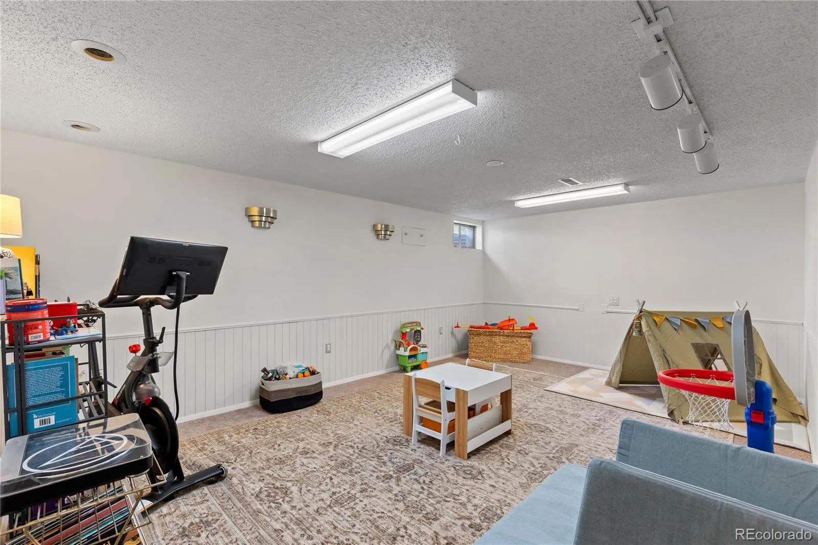 1257 S Dover Way Lakewood CO 80232 MLS #REC6911002 05152026150255 1600 40
