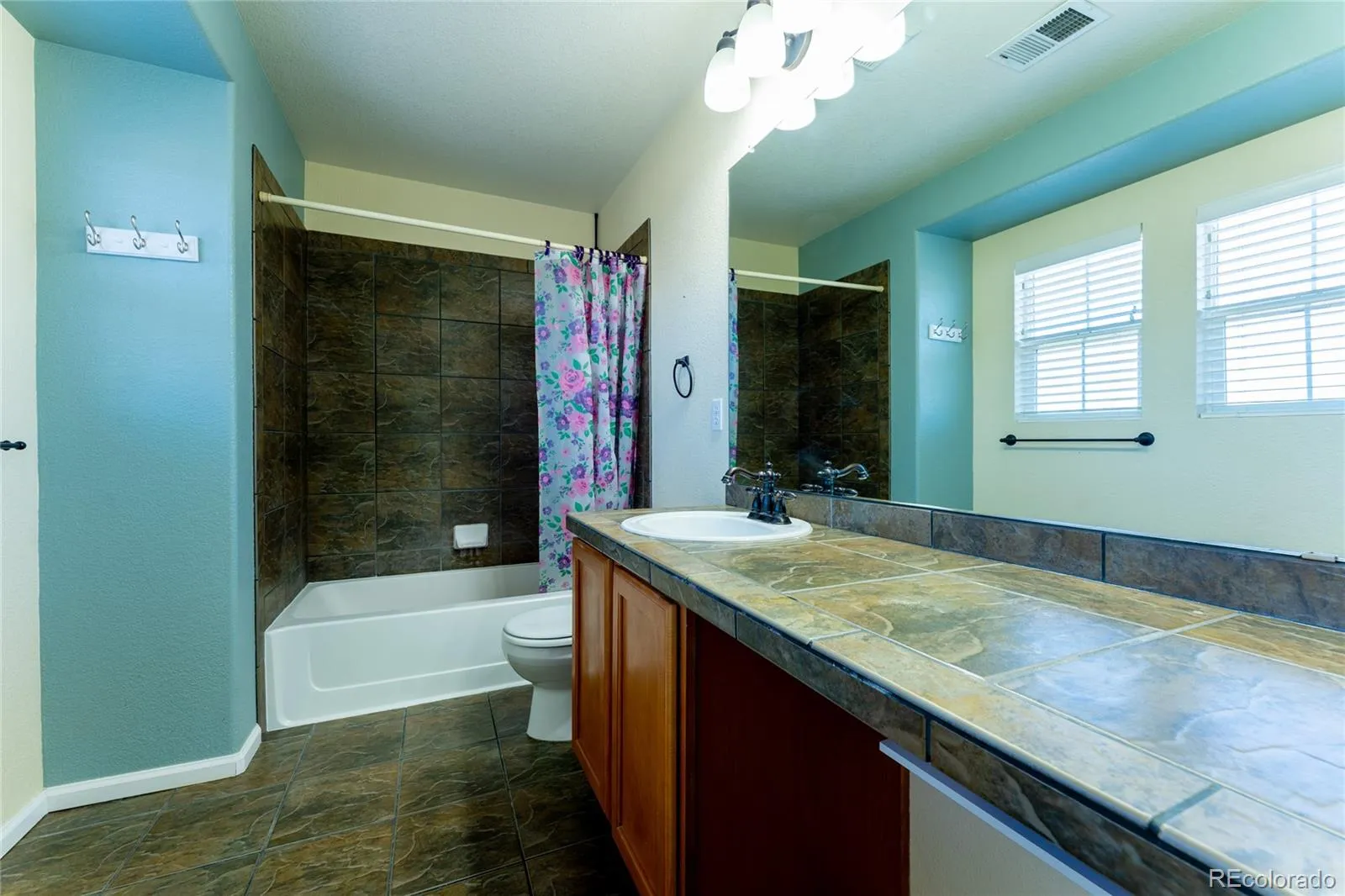 17285 E Wyoming Place Aurora CO 80017 MLS #REC6913628 04082026214113 1600 11