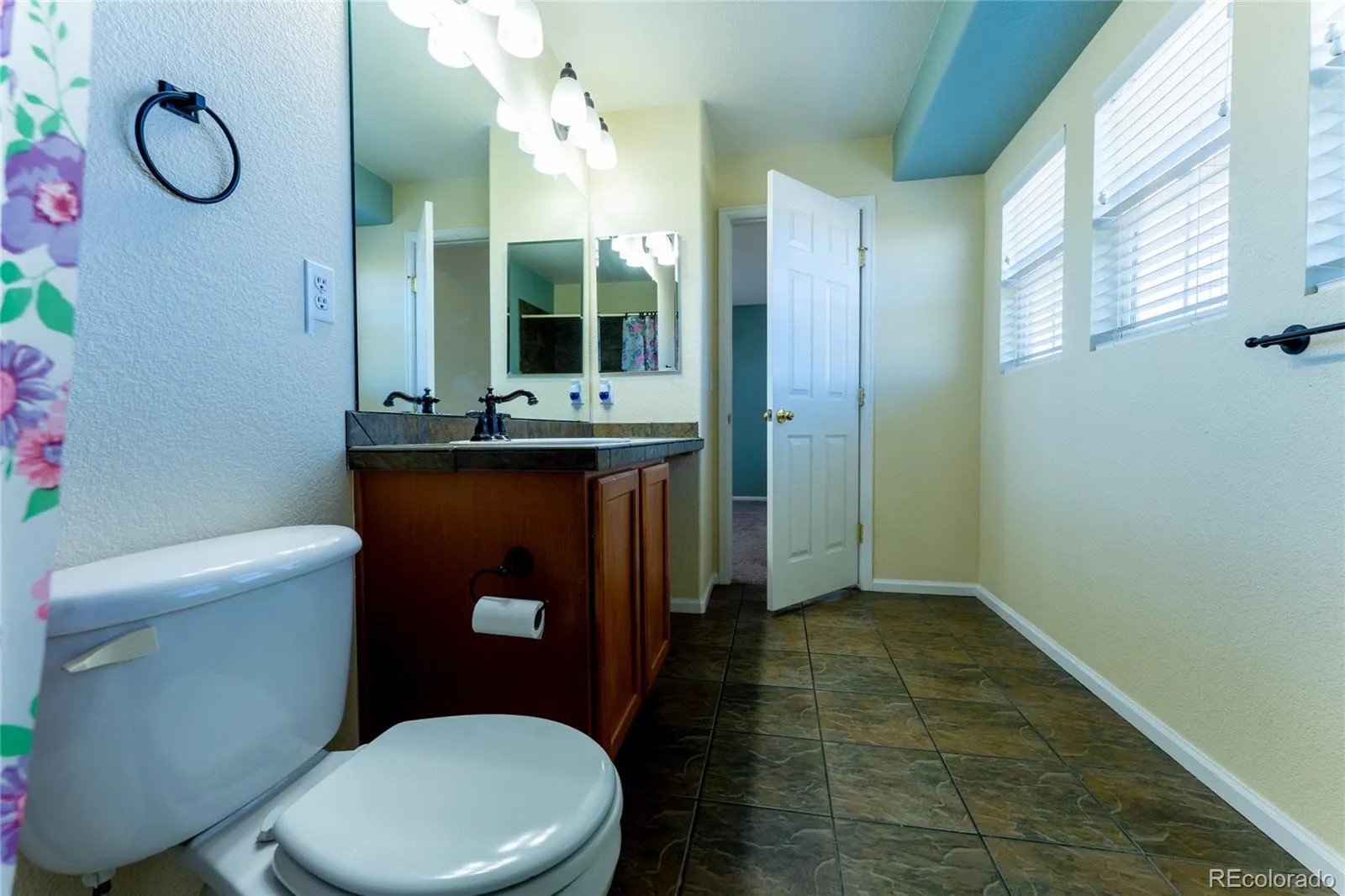 17285 E Wyoming Place Aurora CO 80017 MLS #REC6913628 04082026214113 1600 13