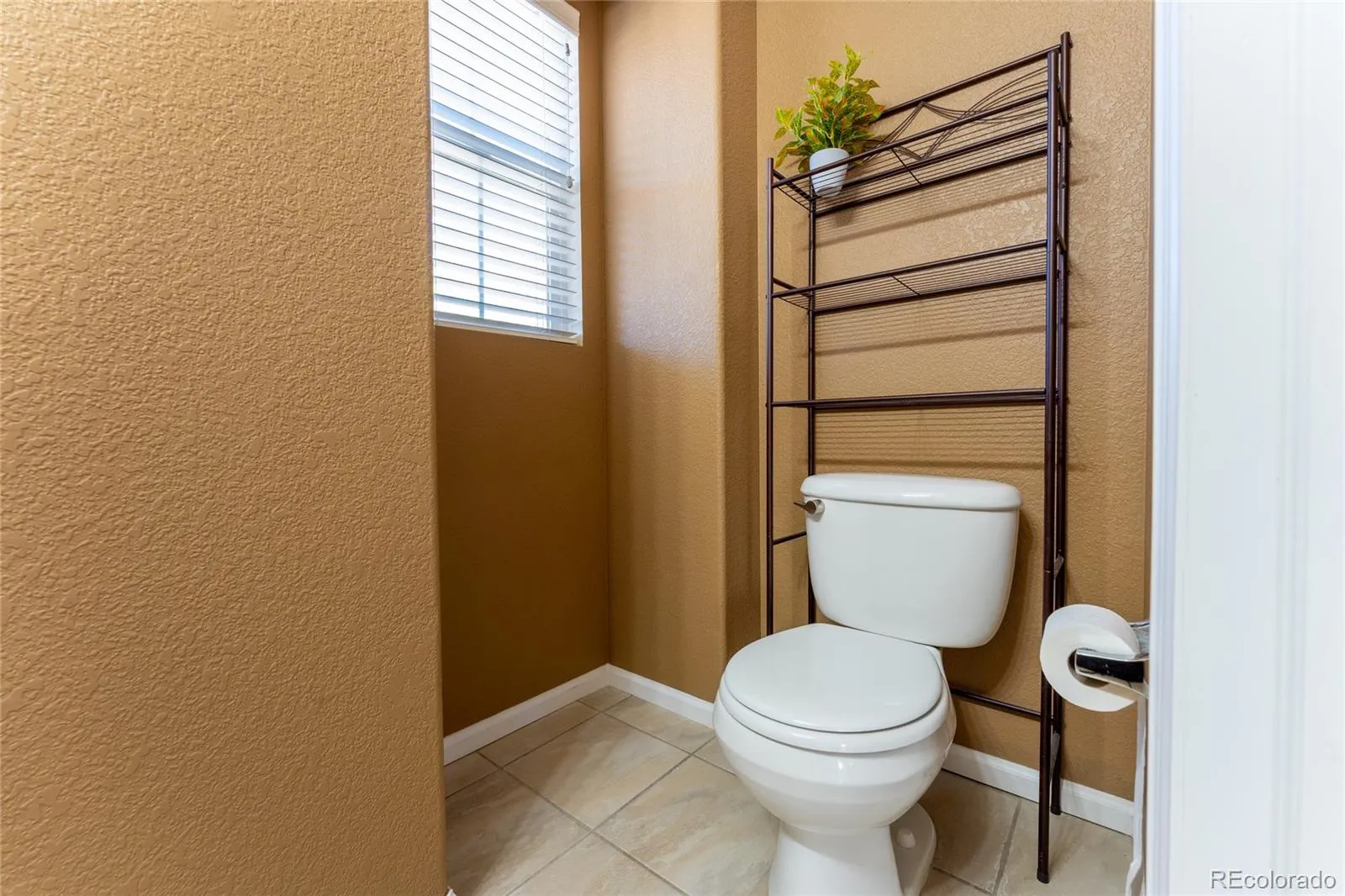 17285 E Wyoming Place Aurora CO 80017 MLS #REC6913628 04082026214113 1600 29