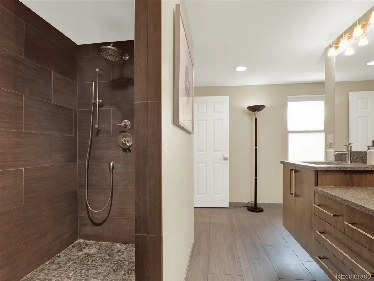 7958 S Roslyn Way Centennial CO 80112 | MLS #REC6915806 08202026132321 1200 23