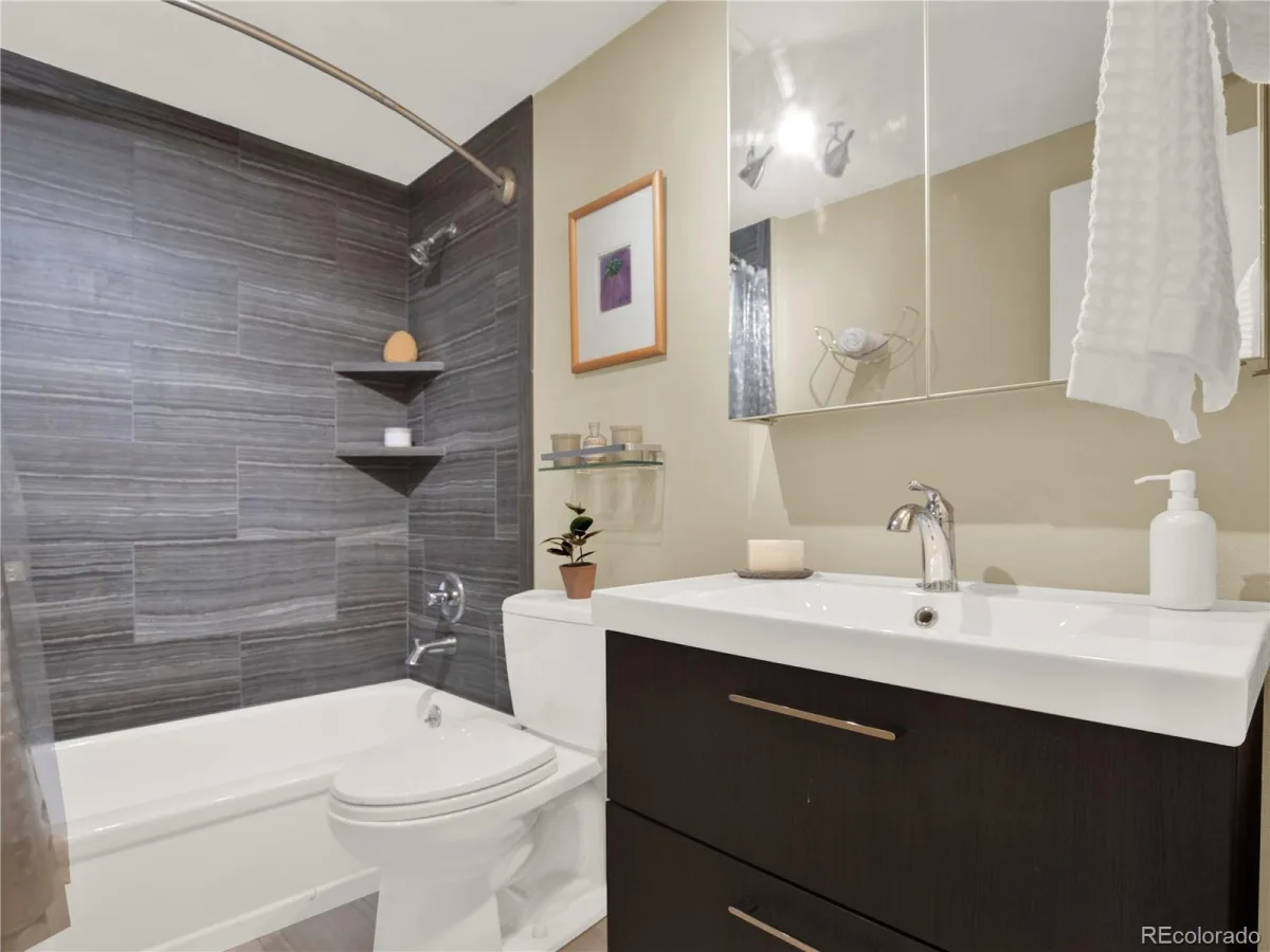 7958 S Roslyn Way Centennial CO 80112 | MLS #REC6915806 08202026132321 1200 31