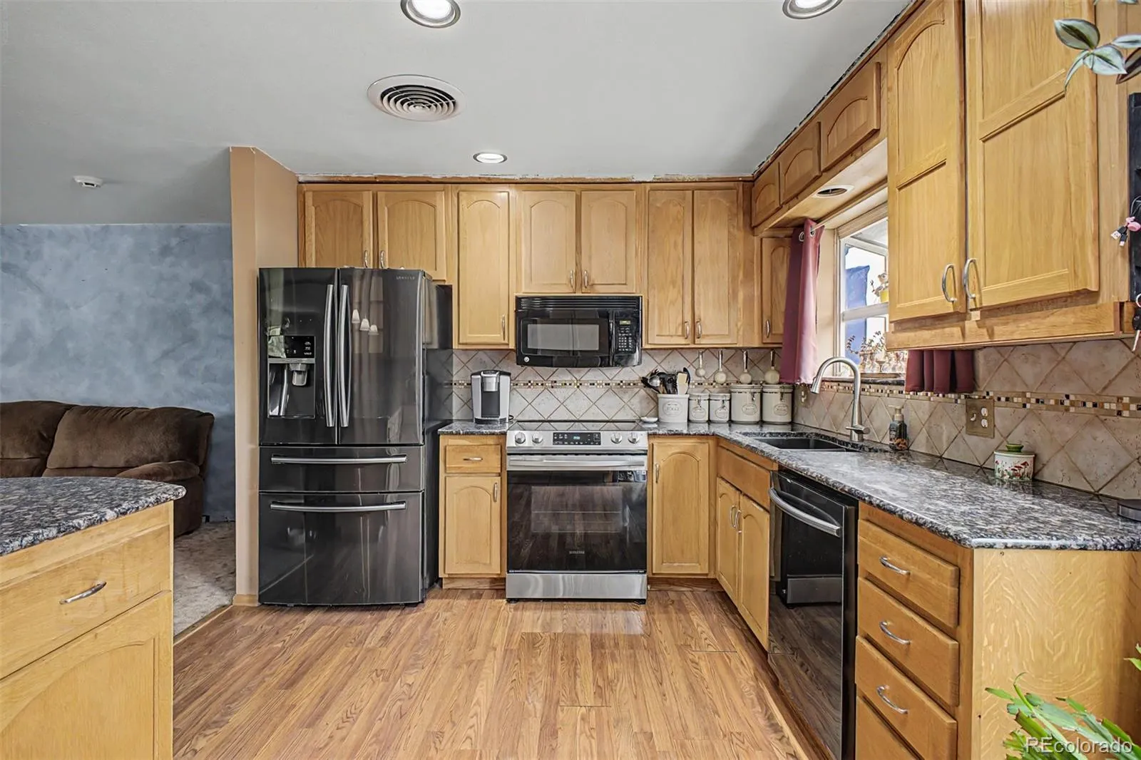 15504 E Evans Avenue Aurora CO 80013 MLS #REC6920103 05072026155802 1600 8