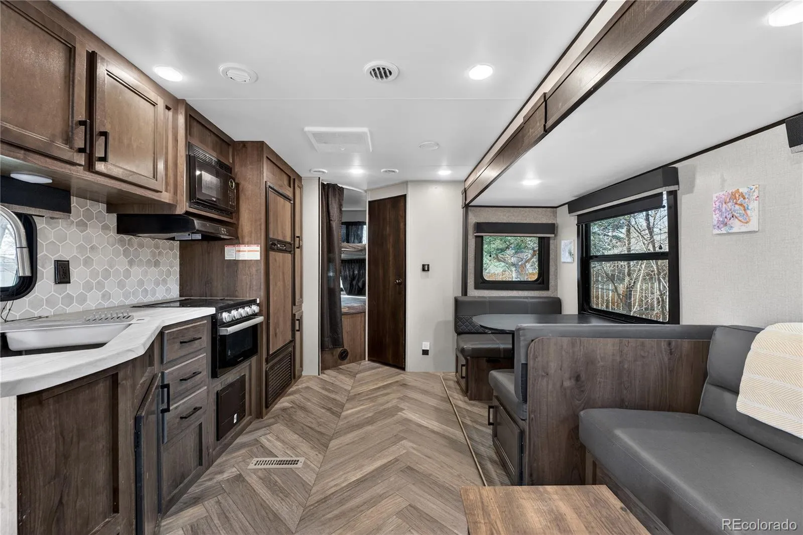 04102026174153 1600 31