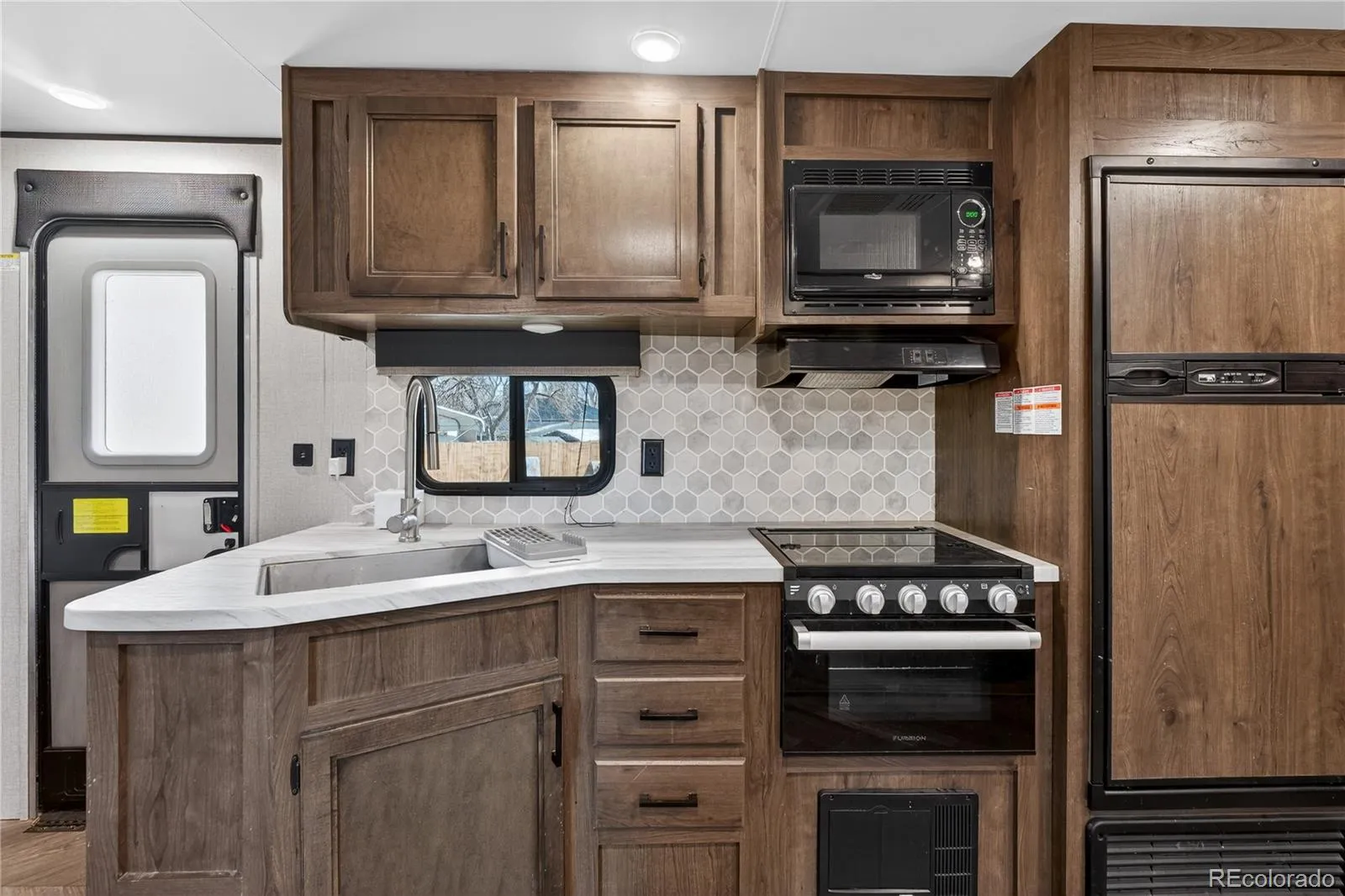 04102026174153 1600 33